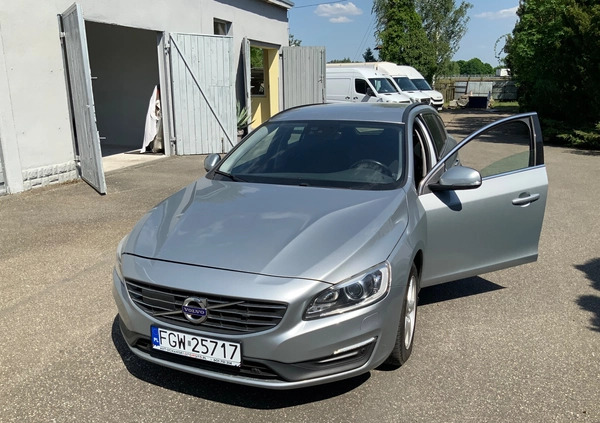 Volvo V60 cena 45500 przebieg: 201150, rok produkcji 2015 z Piastów małe 191